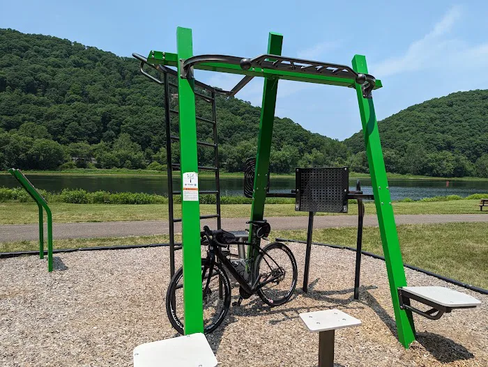 Oil city marina campsite Picture 5