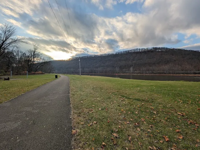 Oil city marina campsite Picture 7