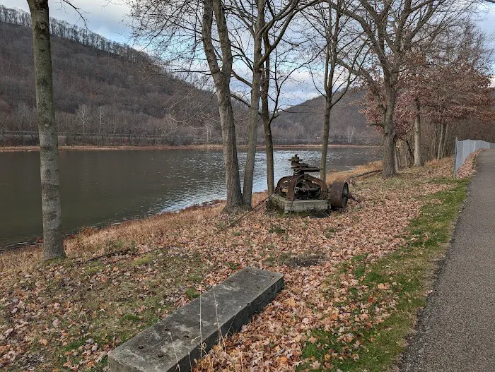 Oil city marina campsite Picture 3