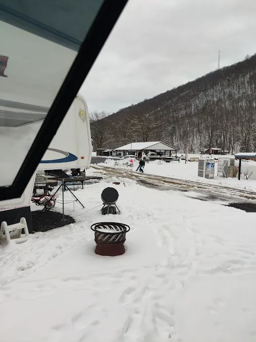 Eagle's Nest Campground Picture 9