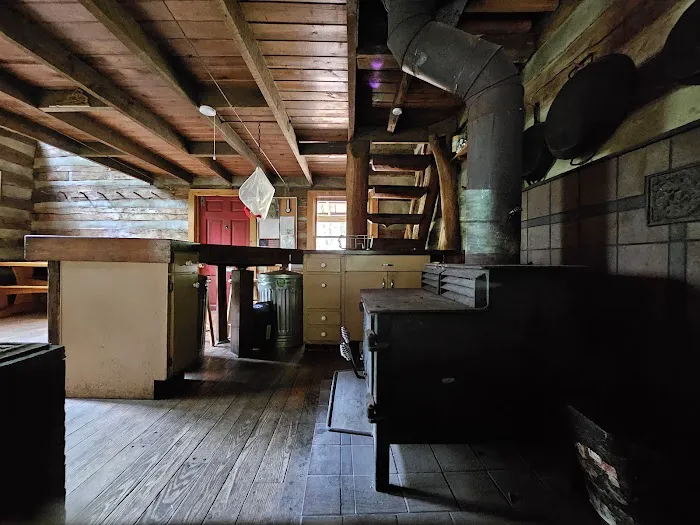 Wineberry Cabin Picture 3