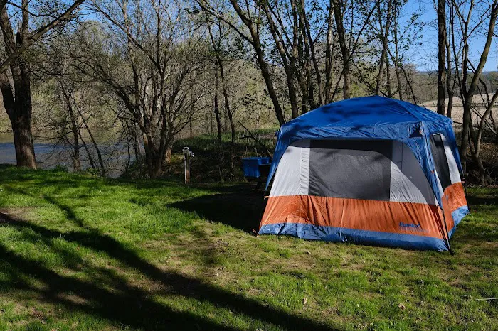 Riverside camping Picture 6