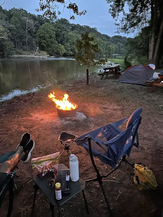 Riverside camping Picture 4