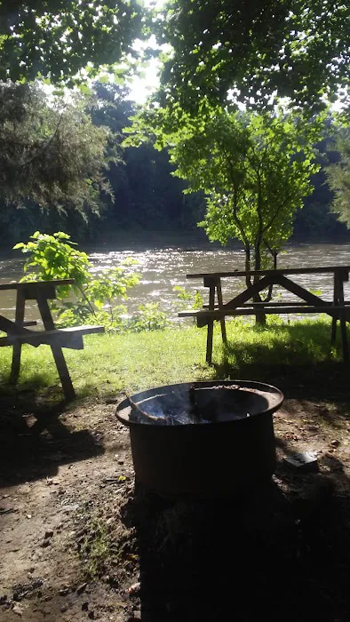 Riverside camping Picture 7