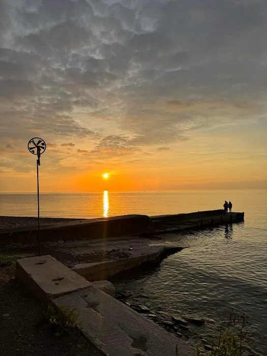 Virginia’s Beach Lakefront Cottages & Camping Picture 2