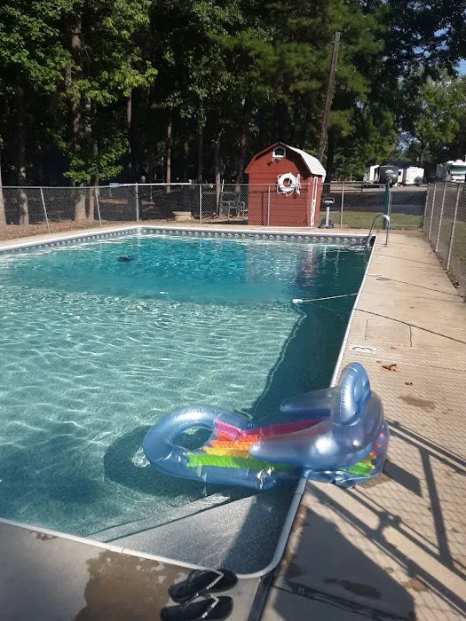 Amelia Family Campground Picture 3