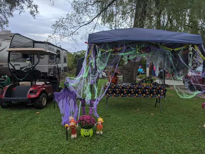 Hide-A-Way Lakes Campground Picture 6