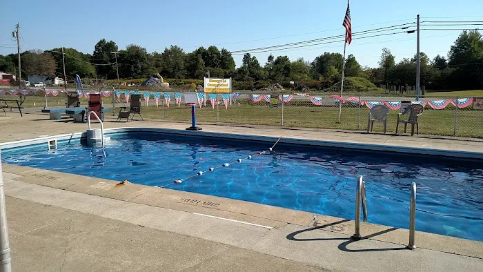 Shangri-LA by the Lake Campgroud Picture 6