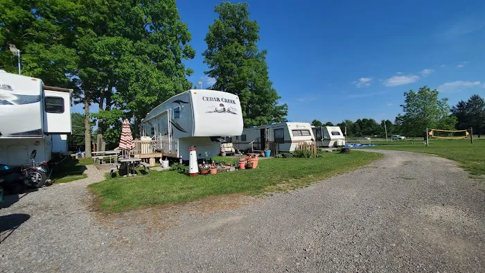 Shangri-LA by the Lake Campgroud Picture 7