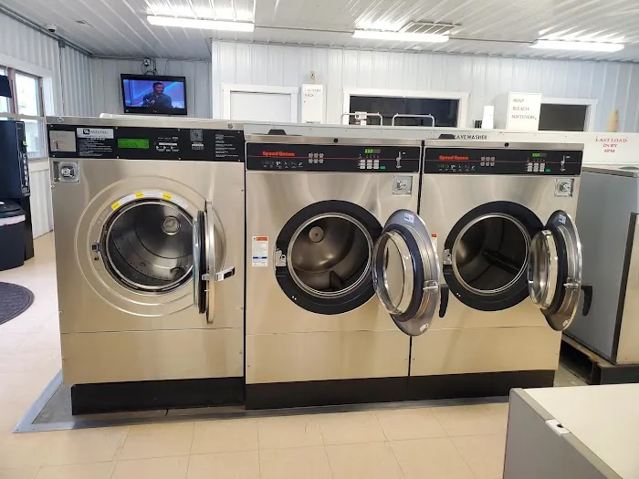 Varlas Campgrounds, RV Mobile Home Parts, Laundromat & Propane Sales Picture 10