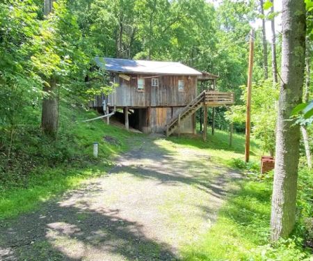 The Hillside Cabin @ Cole's Greene Acres Farm