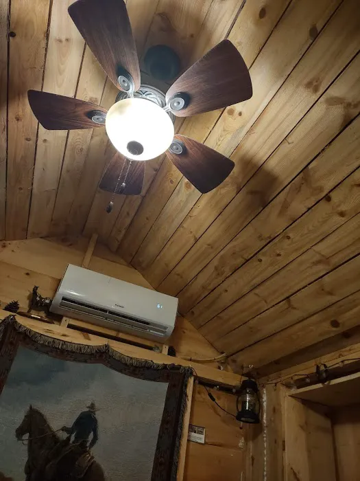 Michelle's cozy cabin Picture 2