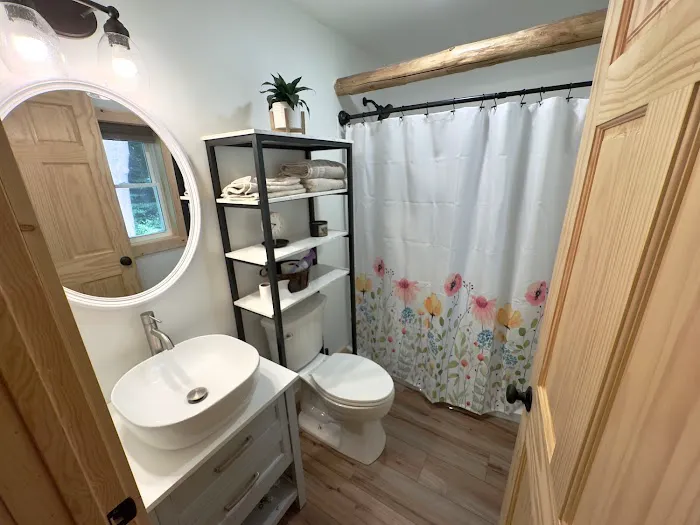 Sweet Springs Glamping Picture 4