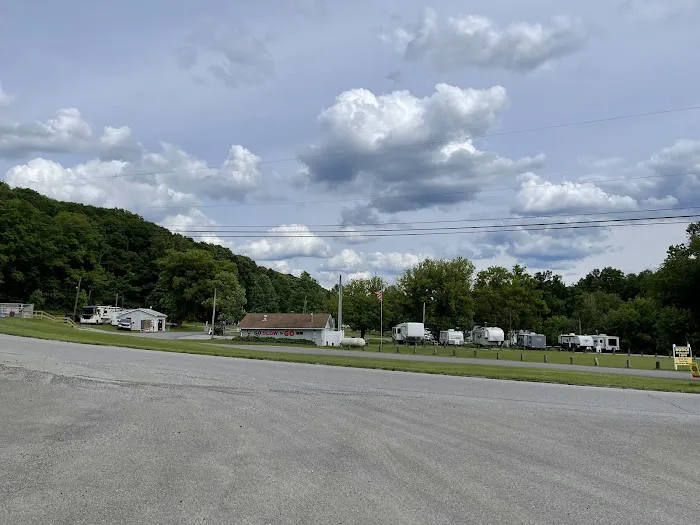 Crawford's Camping Park Picture 7