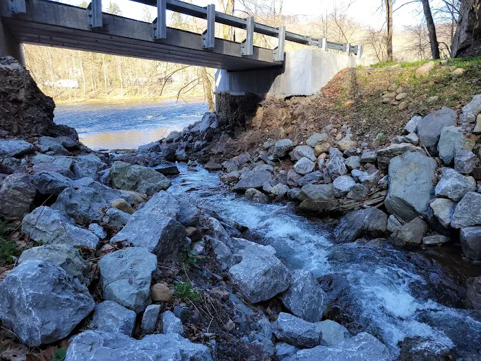 Brooklyn Heights Riverfront Campground Picture 4