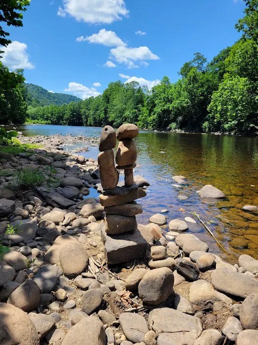 Brooklyn Heights Riverfront Campground Picture 7