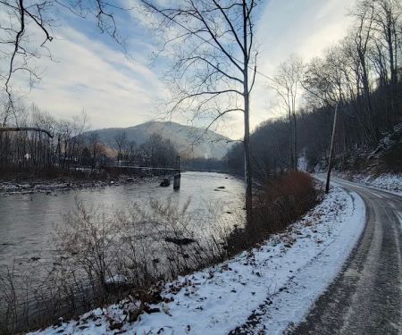 Brooklyn Heights Riverfront Campground