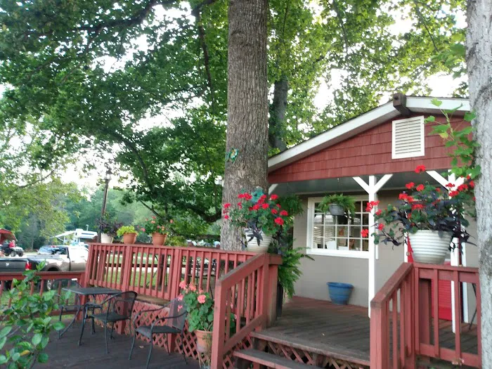 Paradise Lake Family Campground Picture 1