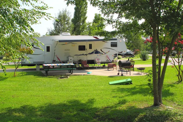 Holiday Trav-L-Park Picture 2