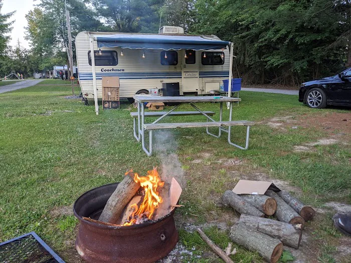 PINE LAKES CAMPGROUND Picture 4