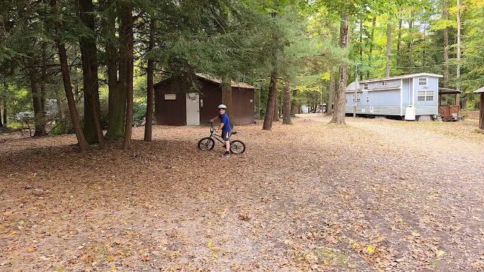 PINE LAKES CAMPGROUND Picture 9