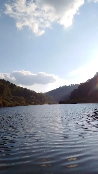 Curtisville Lake and Campground Picture 2