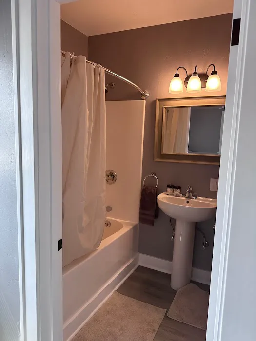 Rock Lane Realty LLC, RV Sites, Fully Furnished Monthly Rentals Picture 3