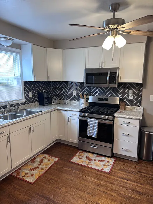 Rock Lane Realty LLC, RV Sites, Fully Furnished Monthly Rentals Picture 6