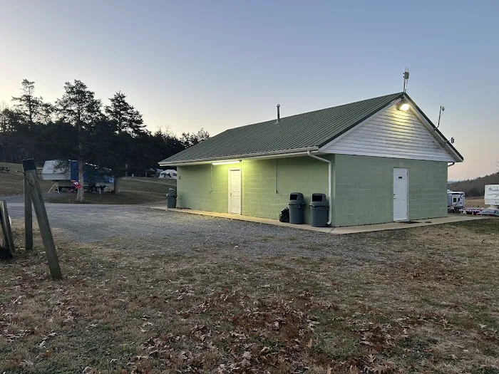 Campground At Lee Hi Travel Plaza Picture 2