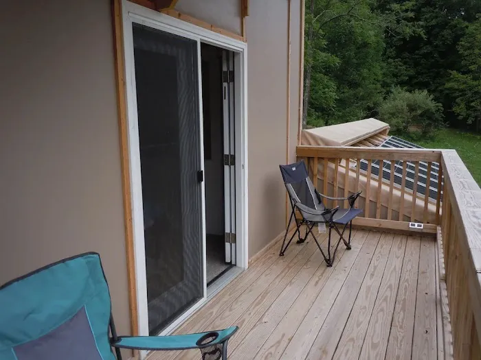 Dragonfly Lake / The Beaver Lodge / The Pine Treehouse Picture 5