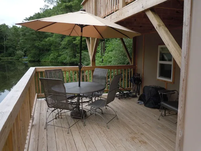 Dragonfly Lake / The Beaver Lodge / The Pine Treehouse Picture 1