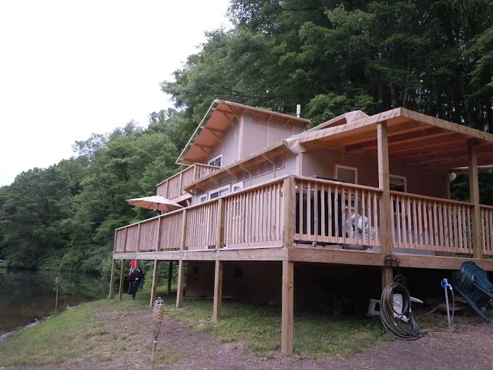 Dragonfly Lake / The Beaver Lodge / The Pine Treehouse Picture 9