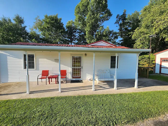 Mike's Cabins Picture 4