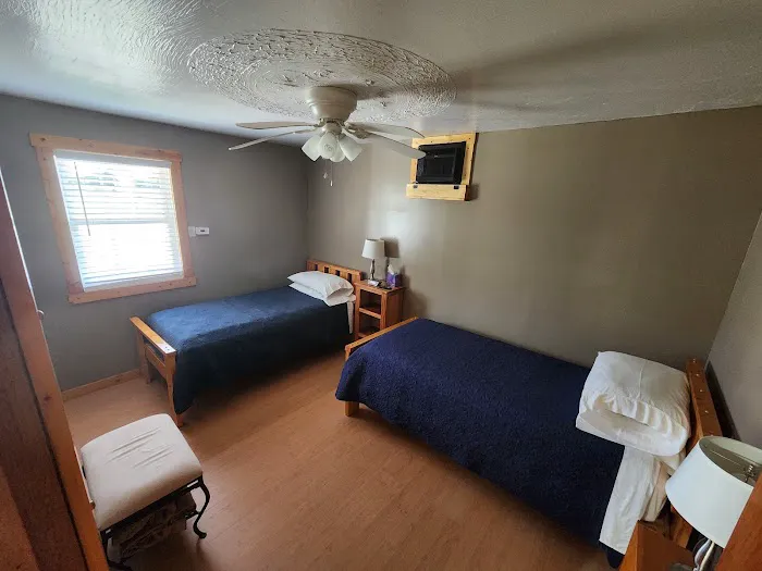 Mike's Cabins Picture 1