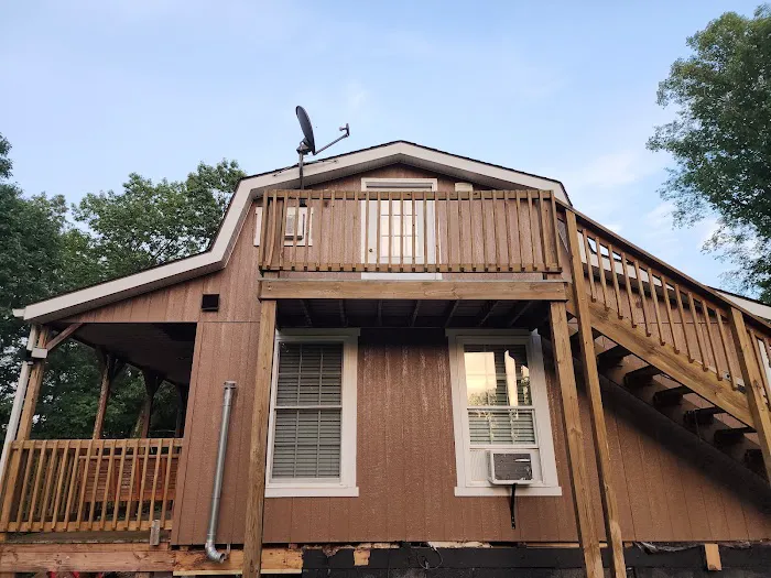 Mike's Cabins Picture 2