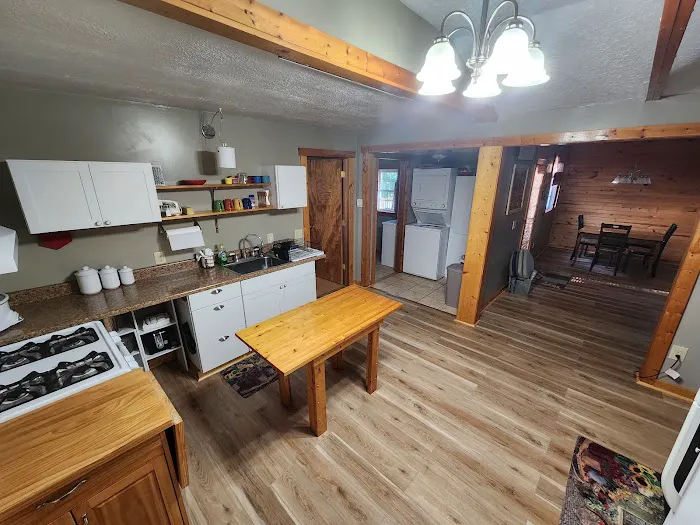 Mike's Cabins Picture 3