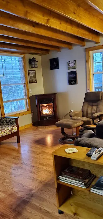 Mike's Cabins Picture 6