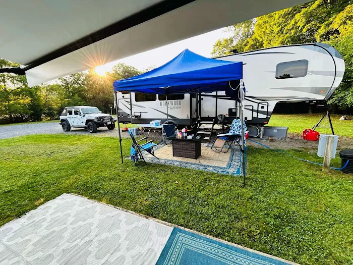 Hollybrook Farm Campground Picture 3