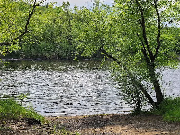 Gala River Front Campground Picture 3