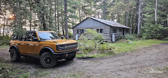 Cole's Moosehorn Cabins Picture 8