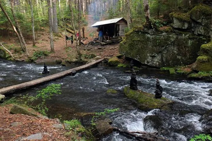 Rainbow Stream Lean-to Picture 1