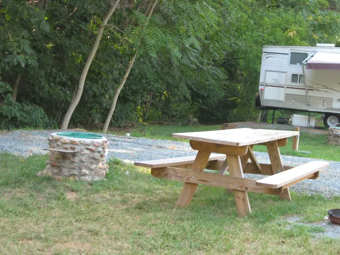 Smith Mountain Campground Picture 7