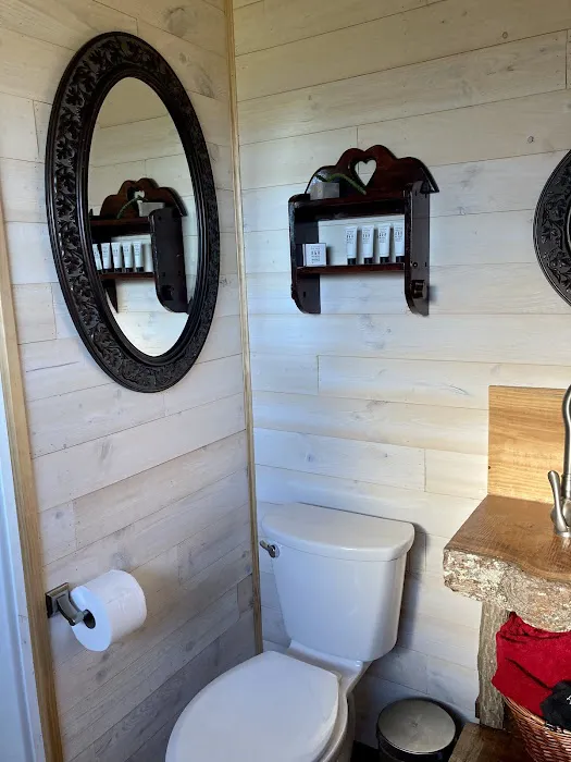 Black Water Junction Cabin Picture 3