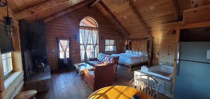 Whispering Pines Tree House Picture 1