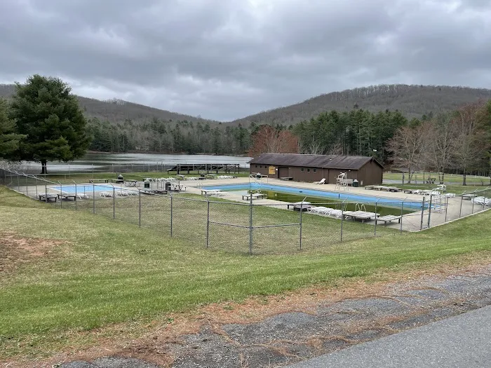 Moncove Campground at Moncove Lake Picture 1