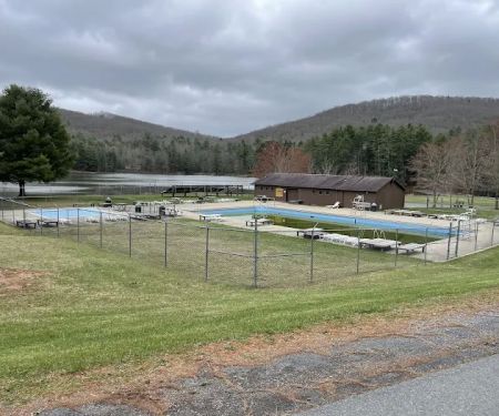 Moncove Campground at Moncove Lake