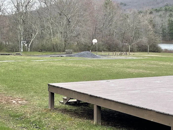 Moncove Campground at Moncove Lake Picture 3