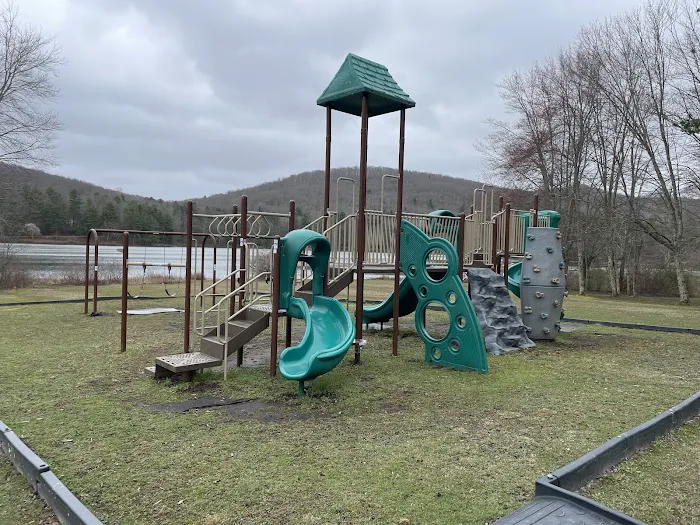 Moncove Campground at Moncove Lake Picture 4