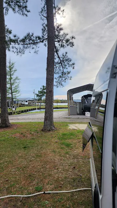 Riverside Campgrounds Picture 4