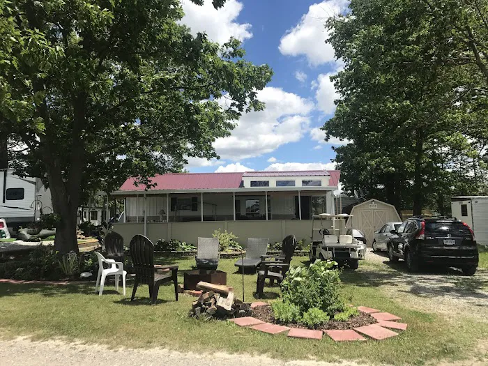 Town & Country Camp Resort Picture 4